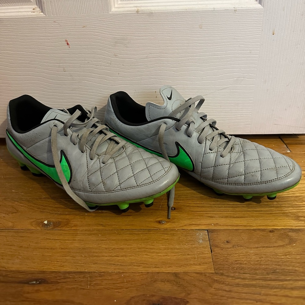 Nike Tiempo Cleats Men’s 12.5